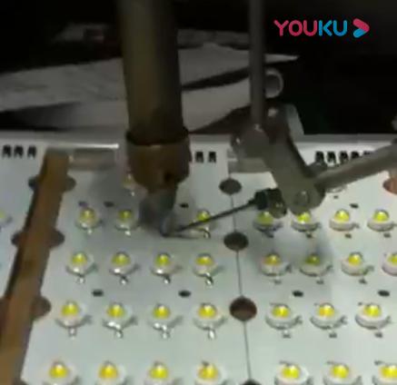LED灯珠自动焊锡视频